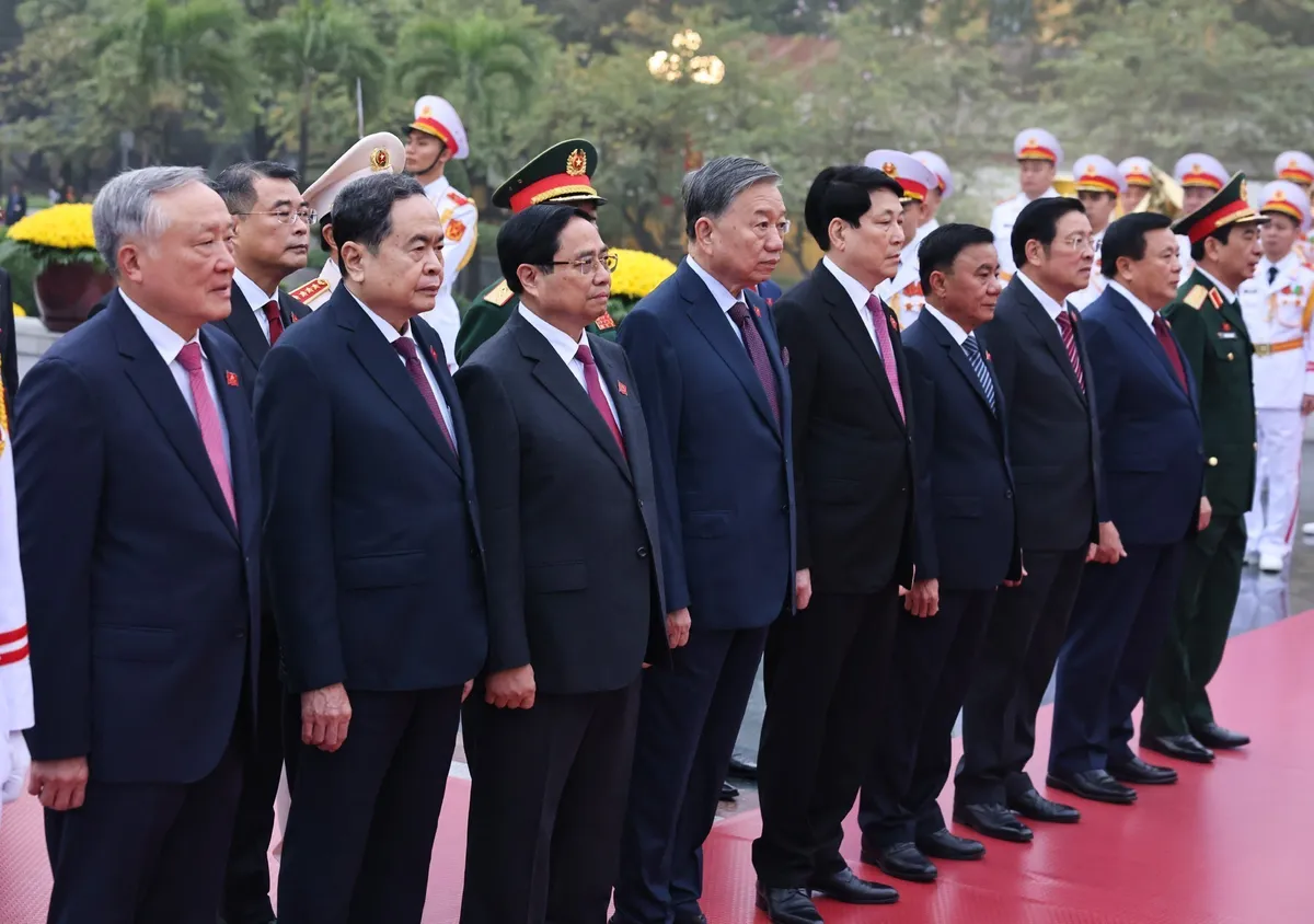 C&aacute;c đại biểu dự Đại hội XIV của Đảng viếng Chủ tịch Hồ Ch&iacute; Minh - Ảnh 5.