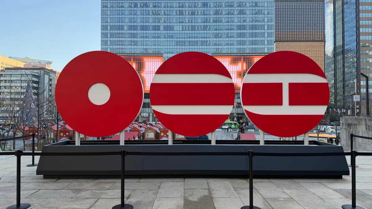 Truyền th&ocirc;ng quốc tế n&oacute;i về album sắp ra mắt của BTS- Ảnh 4.