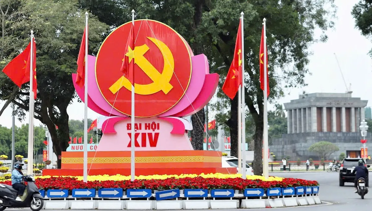 Người d&acirc;n H&agrave; Nội h&acirc;n hoan, tự h&agrave;o ch&agrave;o mừng Đại hội XIV của Đảng - Ảnh 1.