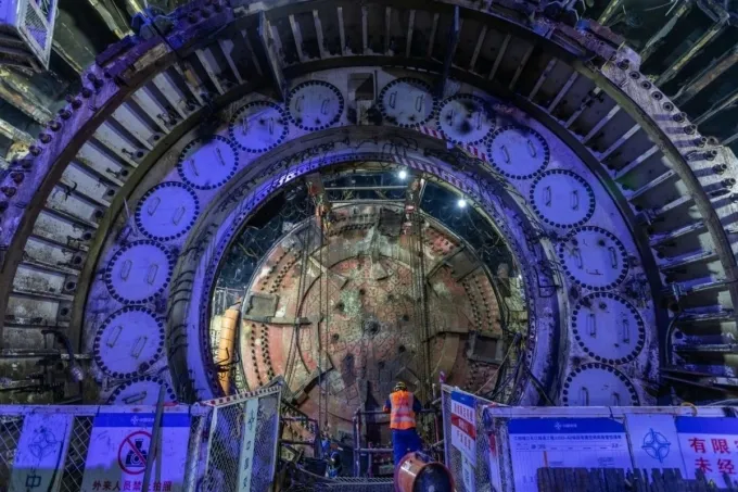 C&aacute;ch Trung Quốc &ldquo;giải cứu&rdquo; m&aacute;y đ&agrave;o hầm 50 triệu USD mắc kẹt dưới s&ocirc;ng Dương Tử- Ảnh 1.