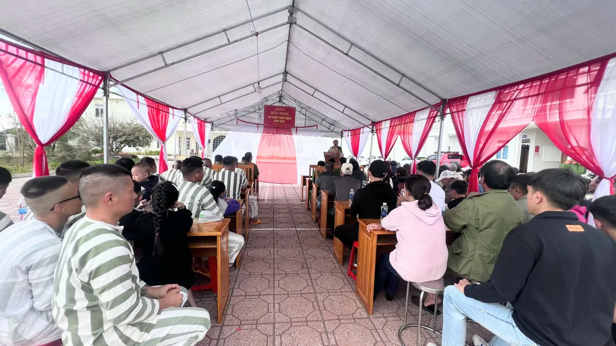 Ấm &aacute;p ng&agrave;y &ldquo;đo&agrave;n vi&ecirc;n&rdquo; đặc biệt tại trại giam Đ&agrave; Lạt  - Ảnh 2.