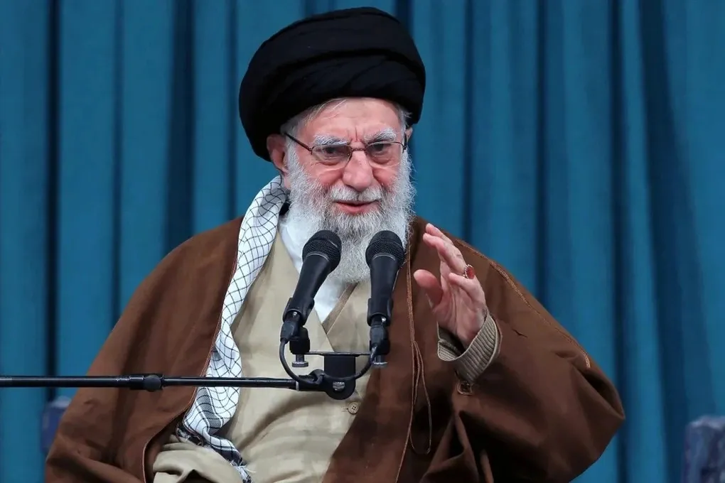 Tổng thống Iran: Bất kỳ cuộc tấn c&ocirc;ng n&agrave;o nhằm v&agrave;o Đại gi&aacute;o chủ Khamenei sẽ bị coi l&agrave; tuy&ecirc;n bố chiến tranh- Ảnh 1.