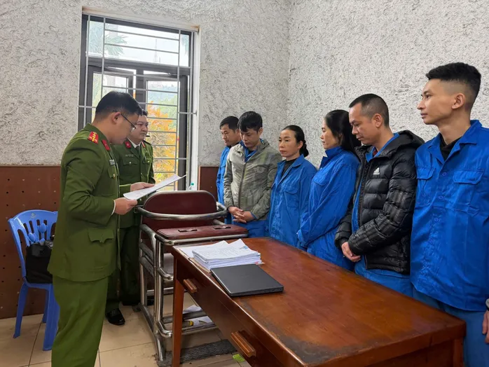 Đ&aacute;nh bạc được thua bằng kết quả xổ số kiến thiết miền Bắc, 10 đối tượng bị khởi tố - Ảnh 1.