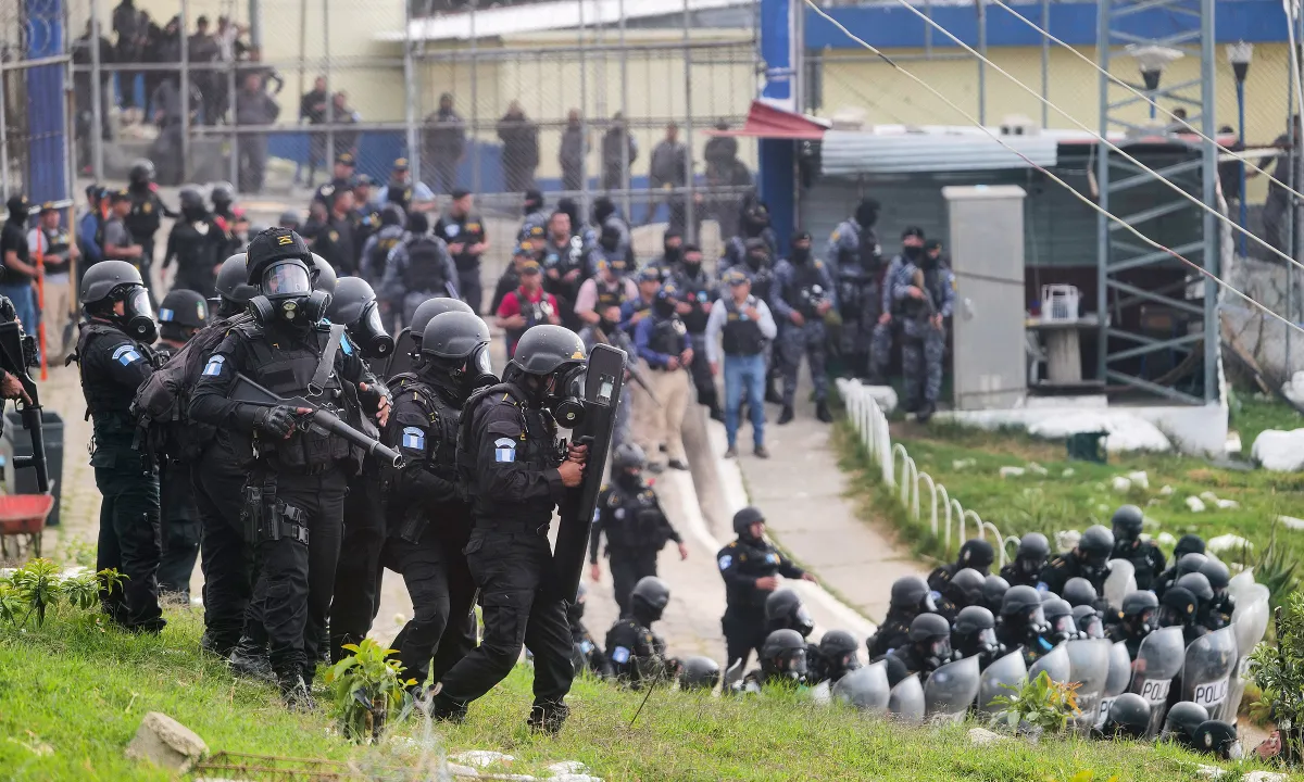 Guatemala ban bố t&igrave;nh trạng khẩn cấp 30 ng&agrave;y sau bạo lực băng đảng trong nh&agrave; t&ugrave;- Ảnh 1.