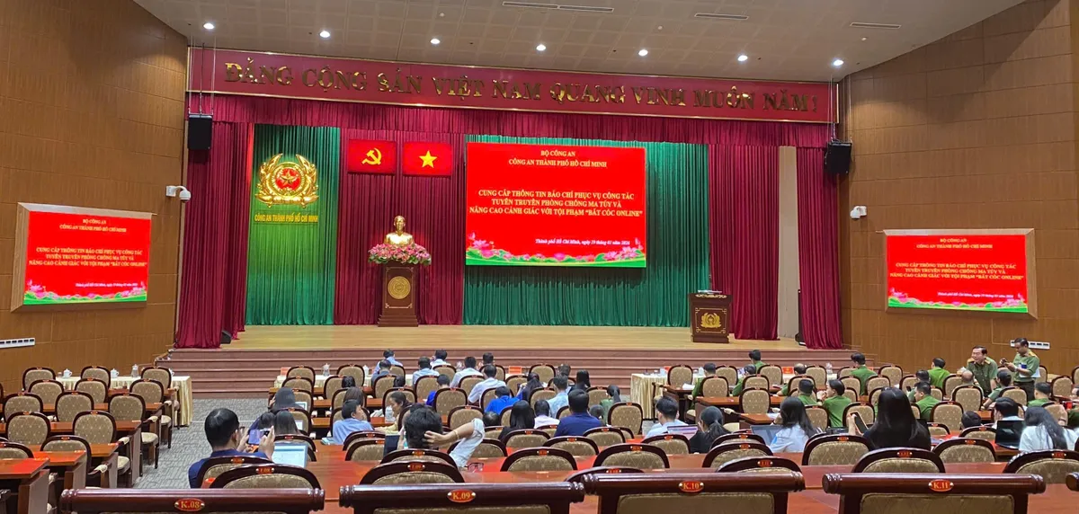C&ocirc;ng an TP Hồ Ch&iacute; Minh cảnh b&aacute;o c&aacute;c vụ &ldquo;bắt c&oacute;c online&rdquo; - Ảnh 1.