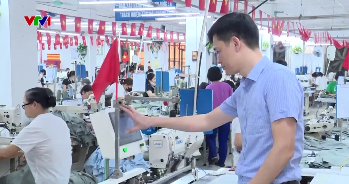 Người lao động thi đua s&ocirc;i nổi, gửi gắm kỳ vọng v&agrave;o Đại hội XIV của Đảng- Ảnh 1.