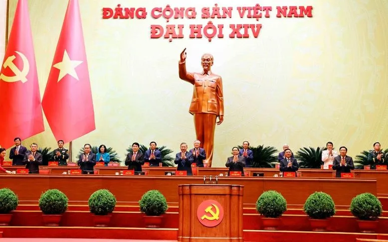 Truyền th&ocirc;ng quốc tế đưa tin đậm n&eacute;t về ng&agrave;y l&agrave;m việc đầu ti&ecirc;n - Ảnh 1.