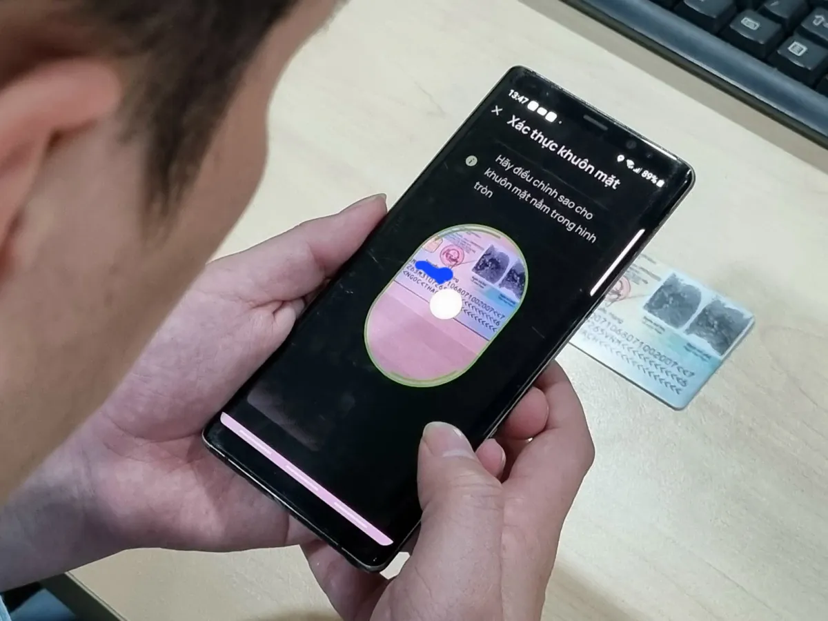 Thu&ecirc; bao di động kh&ocirc;ng x&aacute;c thực sinh trắc học sẽ bị tạm dừng dịch vụ từ 1/3/2026- Ảnh 1.