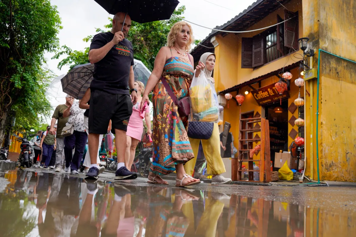 Di sản trong kỷ nguy&ecirc;n mới: Lộ tr&igrave;nh c&acirc;n bằng giữa khai th&aacute;c du lịch v&agrave; bảo tồn nguy&ecirc;n trạng- Ảnh 1.