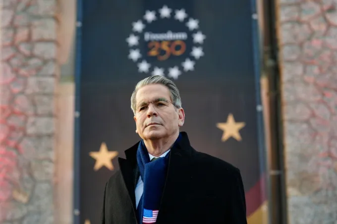 Bộ trưởng T&agrave;i ch&iacute;nh Mỹ cảnh b&aacute;o ch&acirc;u &Acirc;u &ldquo;kh&ocirc;ng kh&ocirc;n ngoan&rdquo; nếu đ&aacute;p trả thuế li&ecirc;n quan Greenland- Ảnh 1.