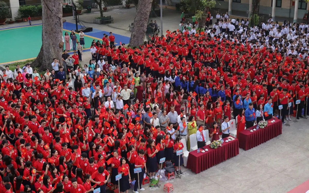 Tuổi trẻ TP Hồ Chí Minh làm lễ Chào cờ hướng về Đại hội đại biểu toàn quốc lần thứ XIV của Đảng - Ảnh: Thành đoàn 