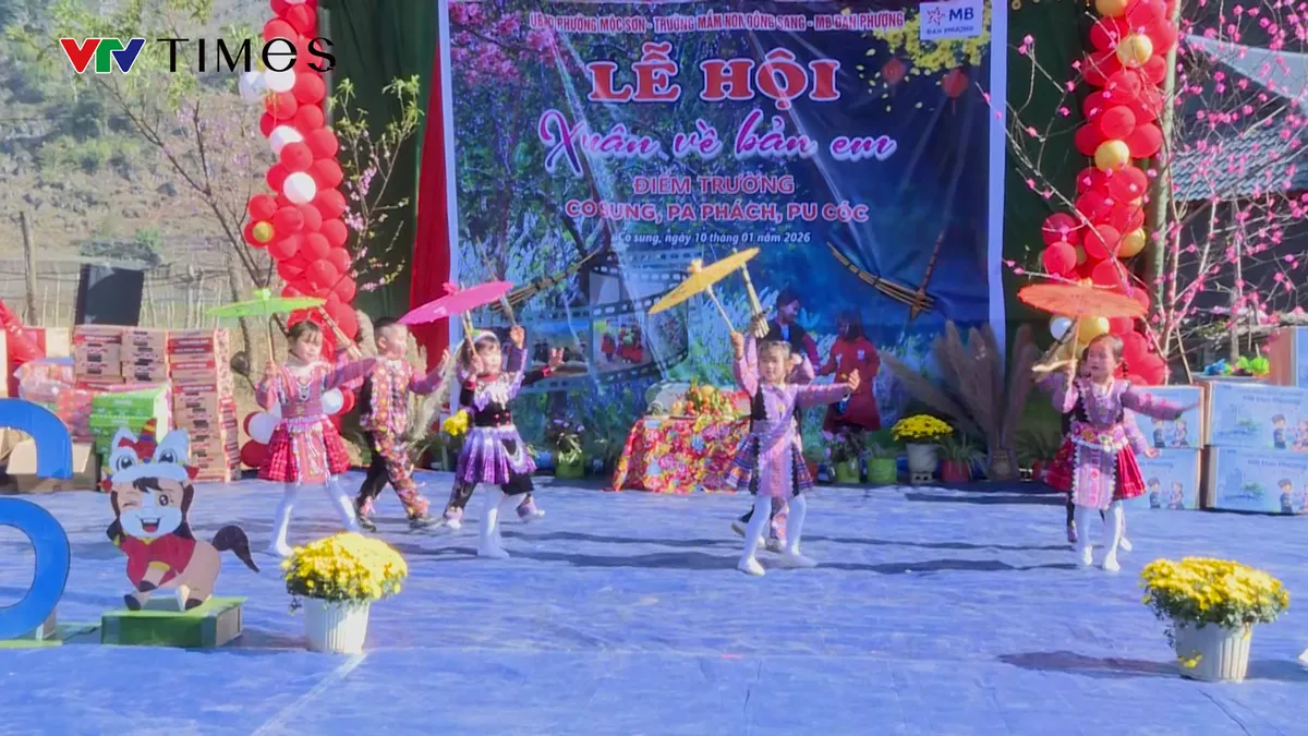 L&ecirc;n Sơn La đ&oacute;n Tết c&ugrave;ng đồng b&agrave;o H'Mong - Ảnh 2.