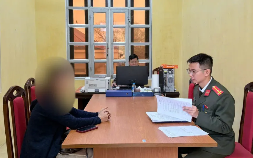 Bà N.T.L.O tại Công an xã Mê Linh