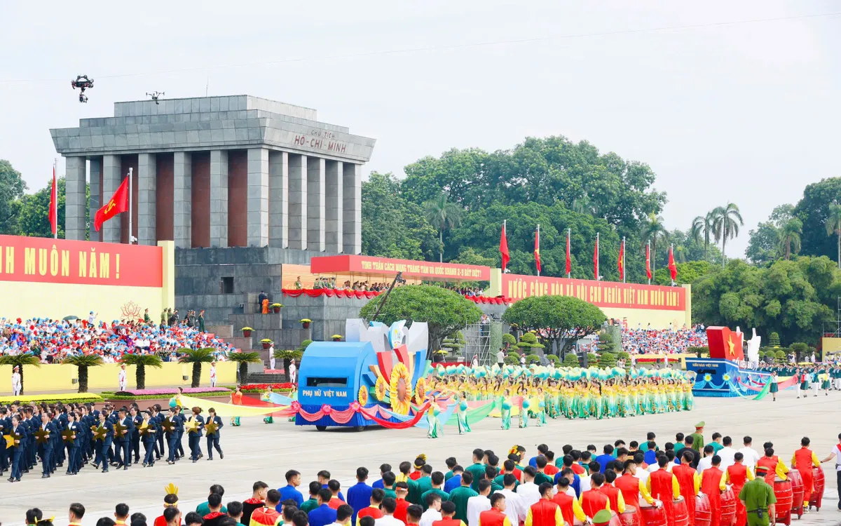 Sau 40 năm Đổi mới, Việt Nam đạt được những thắng lợi lịch sử - Ảnh 1.