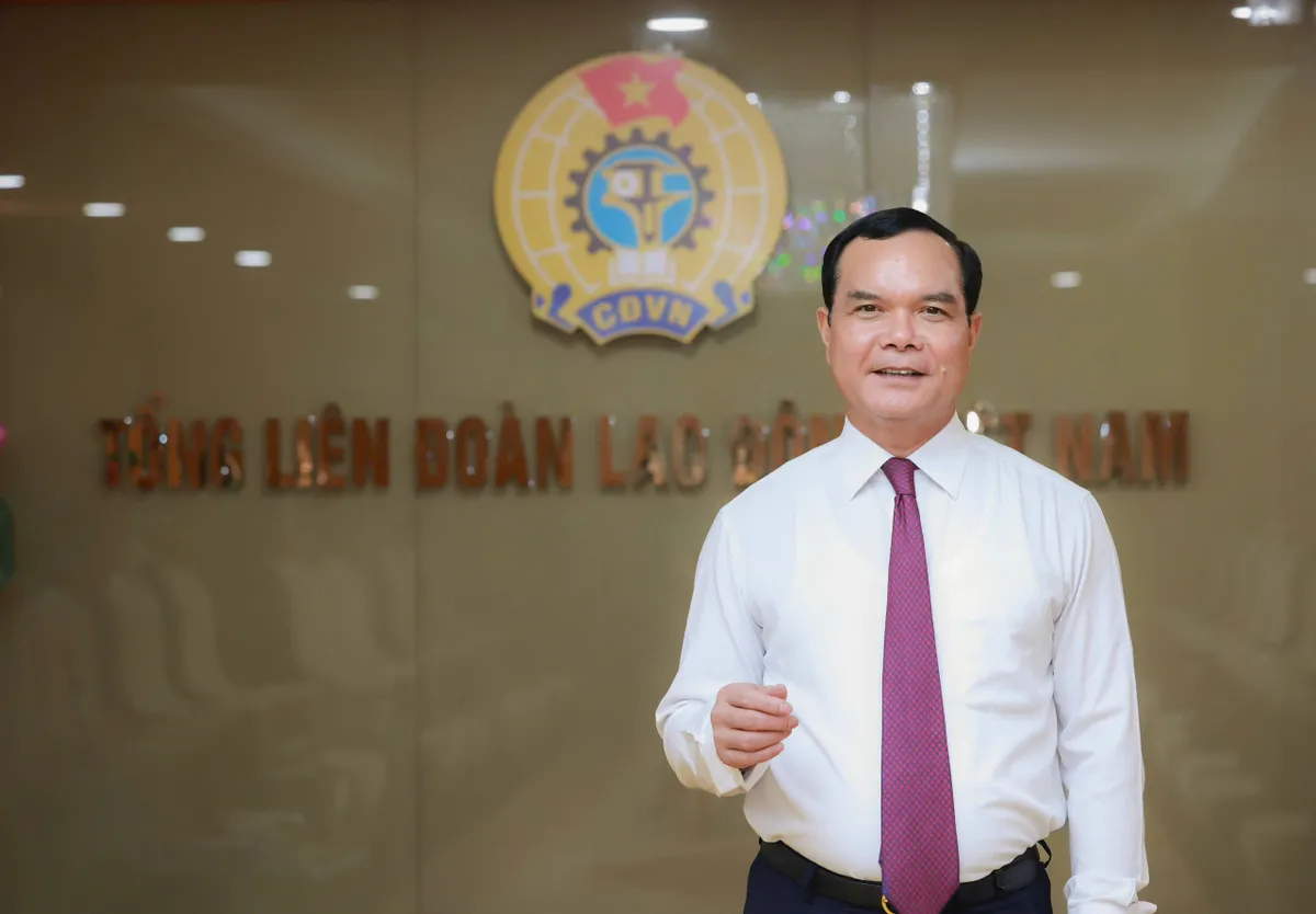 X&acirc;y dựng giai cấp c&ocirc;ng nh&acirc;n vững mạnh v&igrave; sự ph&aacute;t triển của đất nước - Ảnh 3.