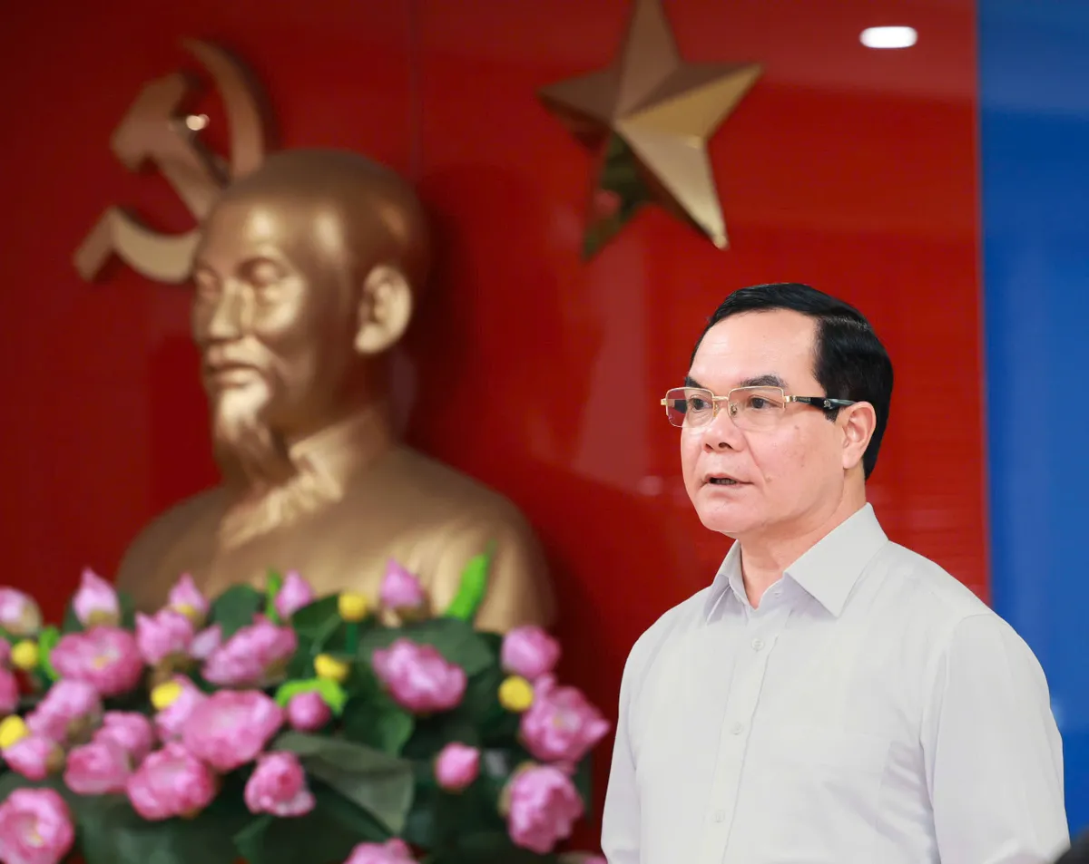 X&acirc;y dựng giai cấp c&ocirc;ng nh&acirc;n vững mạnh v&igrave; sự ph&aacute;t triển của đất nước - Ảnh 2.