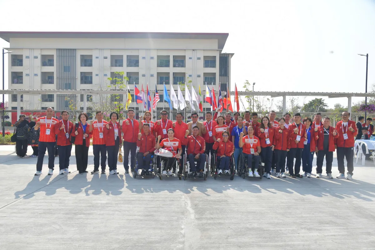 Thứ trưởng Ho&agrave;ng Đạo Cương tới thăm v&agrave; động vi&ecirc;n đo&agrave;n Thể thao người khuyết tật Việt Nam- Ảnh 3.