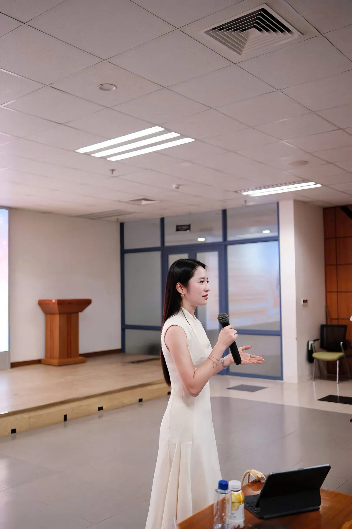 H&agrave;nh tr&igrave;nh "Chữa l&agrave;nh sẹo cho em" cho hơn 100 trẻ kh&oacute; khăn - Ảnh 2.