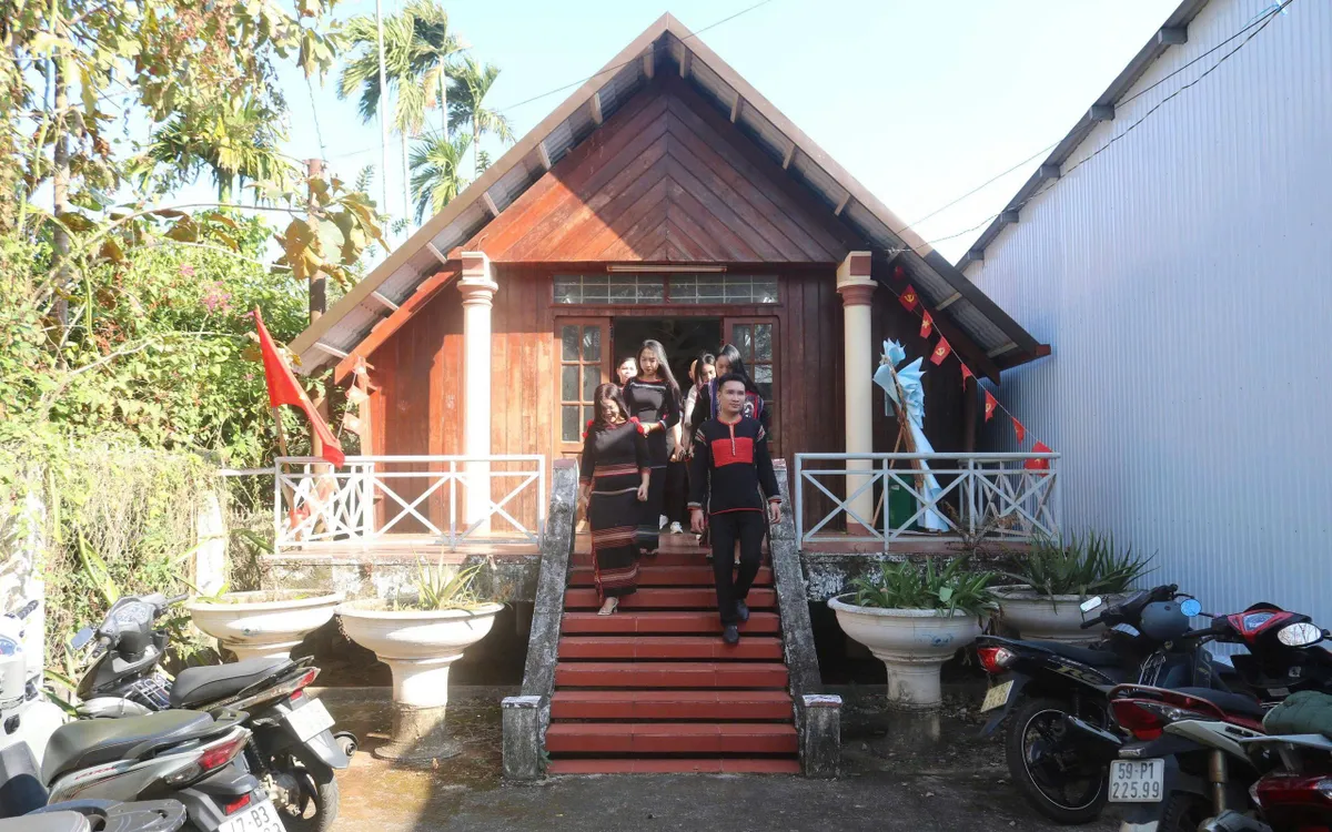 Từ Buôn Ma Thuột đến các buôn làng vùng sâu, đồng bào các dân tộc Đắk Lắk gửi trọn niềm tin, kỳ vọng vào những quyết sách của Đại hội XIV của Đảng.