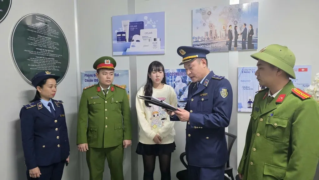 C&ocirc;ng an Quảng Ninh triệt ph&aacute; đường d&acirc;y sản xuất, bu&ocirc;n b&aacute;n mỹ phẩm giả do gi&aacute;m đốc doanh nghiệp cầm đầu- Ảnh 1.