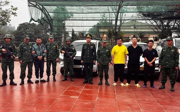 Các đối tượng tổ chức đưa, đón người vượt biên giới trái phép bị Bộ đội Biên phòng bắt giữ.