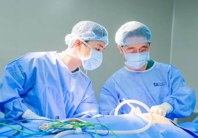 Phẫu thuật robot điều trị ung thư phổi giai đoạn sớm cho bệnh nh&acirc;n 57 tuổi- Ảnh 1.