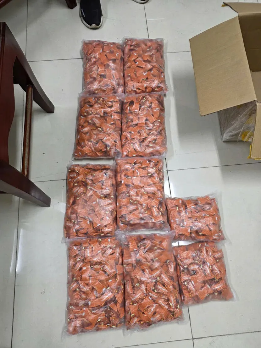 C&ocirc;ng an TP H&agrave; Nội ph&aacute;t hiện, thu giữ số lượng lớn thuốc v&agrave; kẹo k&iacute;ch dục khi tuần tra đ&ecirc;m  - Ảnh 3.