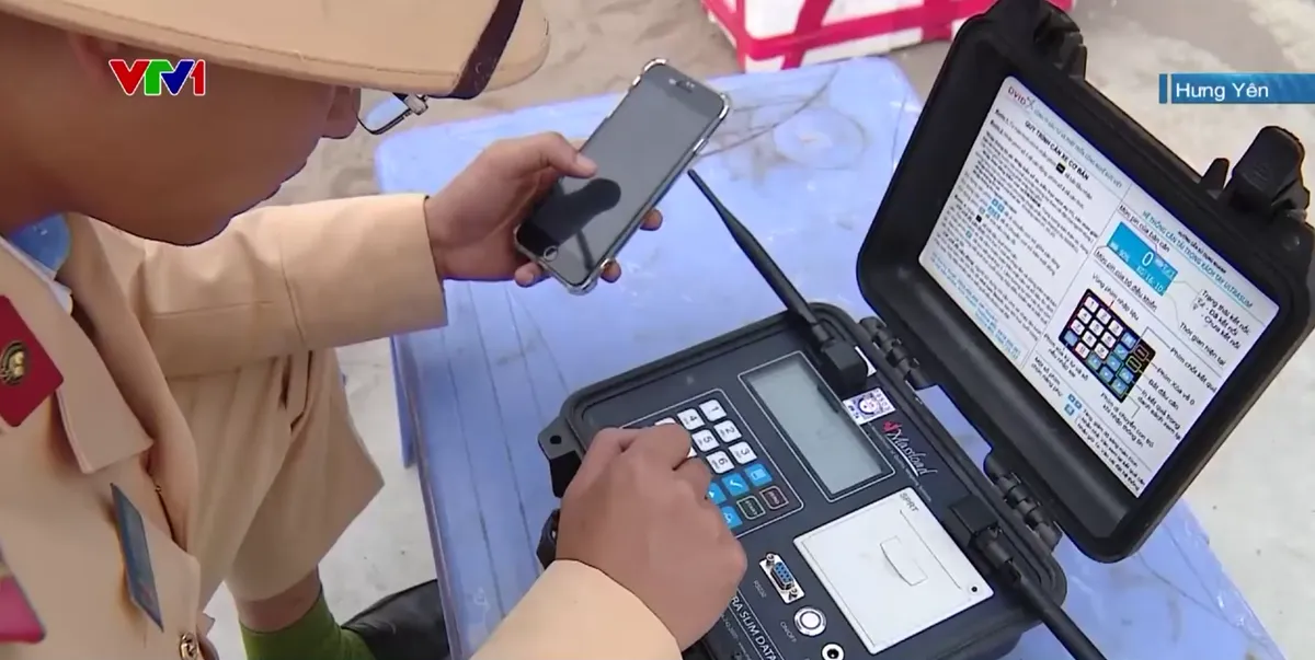 Tuyến đường bụi bặm đ&atilde; sạch hơn - Ảnh 3.