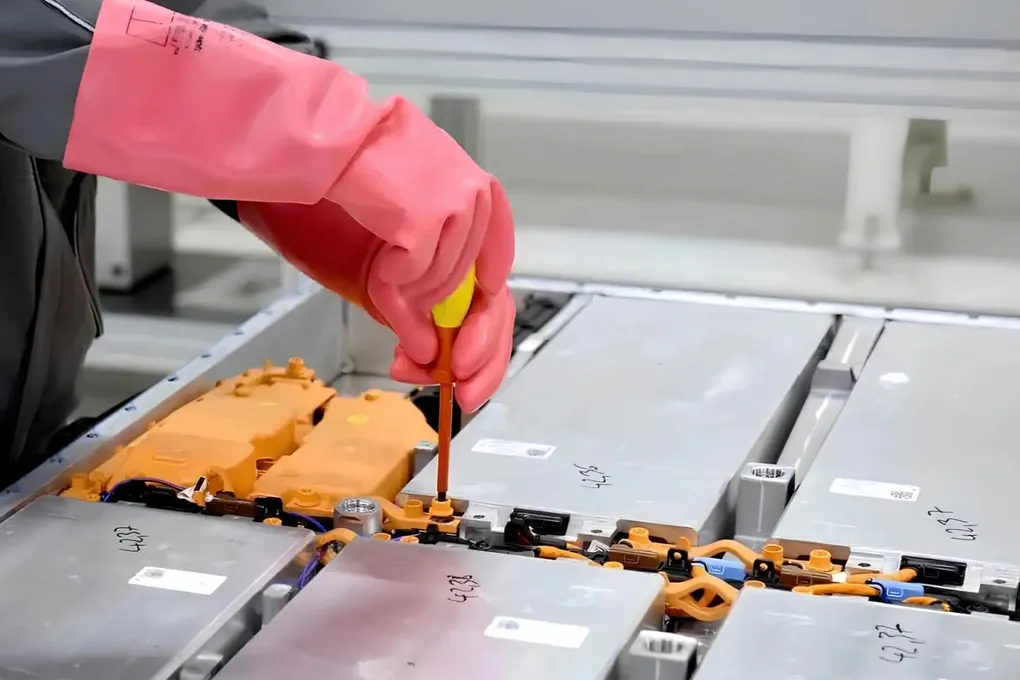 V&igrave; sao Trung Quốc siết chặt quy định t&aacute;i chế pin xe điện từ năm 2026?- Ảnh 1.