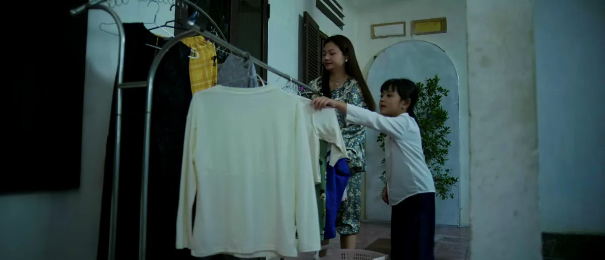 Gia đ&igrave;nh tr&aacute;i dấu - Tập 23: Con ri&ecirc;ng của chồng tội nghiệp lại hiểu chuyện, khiến b&agrave; &Aacute;nh ng&agrave;y c&agrave;ng thương - Ảnh 8.