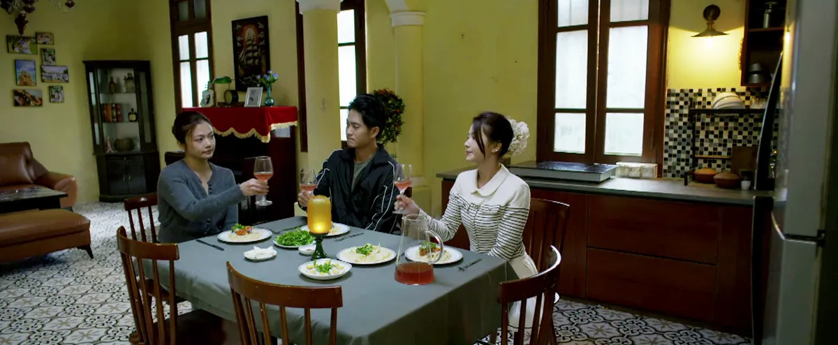 Gia đ&igrave;nh tr&aacute;i dấu - Tập 24: Bữa tiệc đẫm nước mắt của 3 mẹ con 'ăn mừng' mẹ ch&iacute;nh thức ly h&ocirc;n - Ảnh 8.