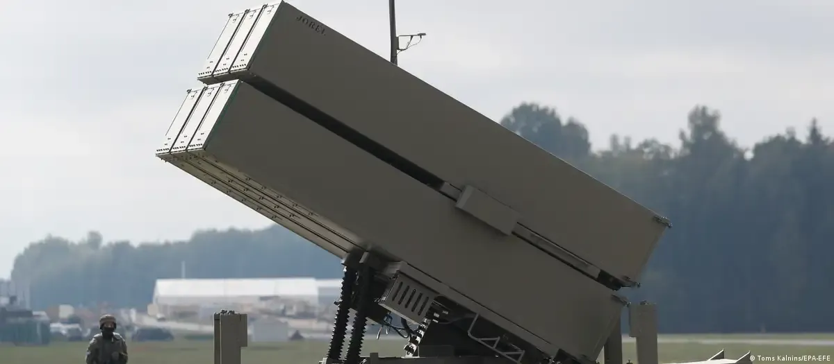 Tổng thống Zelensky c&ocirc;ng bố &ldquo;l&aacute; chắn&rdquo; mới d&ugrave; phải chi gần 100 triệu USD t&ecirc;n lửa trong một đ&ecirc;m - Ảnh 1.