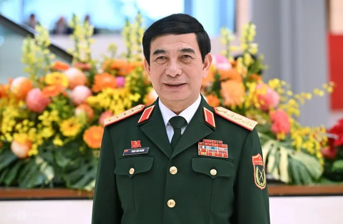 Tổng B&iacute; thư T&ocirc; L&acirc;m v&agrave; 9 Ủy vi&ecirc;n Bộ Ch&iacute;nh trị kh&oacute;a XIII t&aacute;i cử Trung ương kh&oacute;a XIV- Ảnh 2.