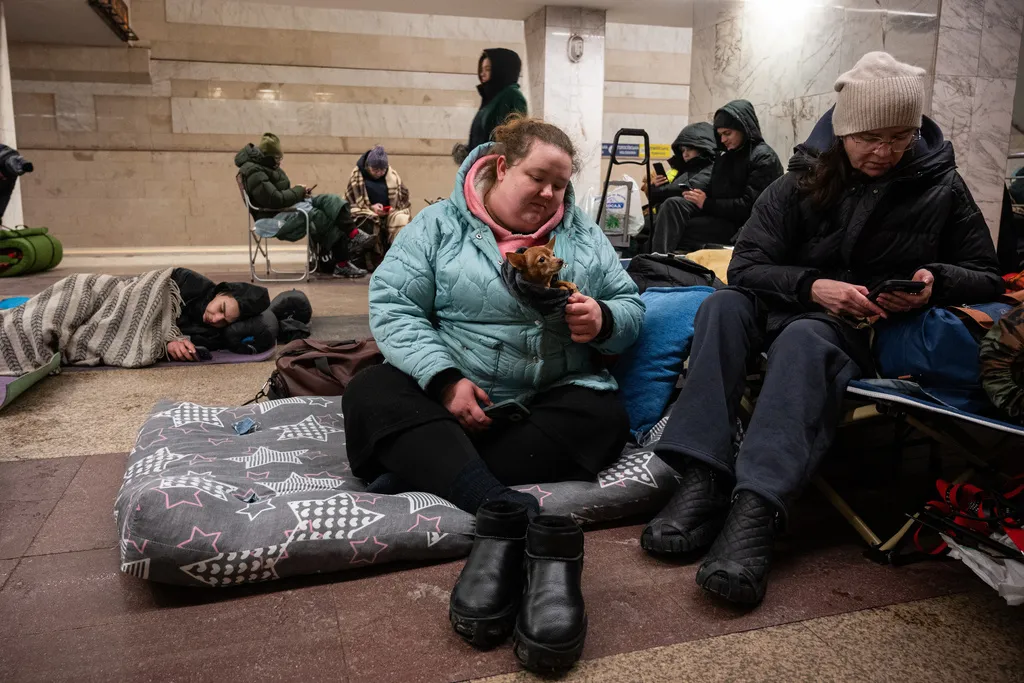 Tổng thống Zelensky c&ocirc;ng bố &ldquo;l&aacute; chắn&rdquo; mới d&ugrave; phải chi gần 100 triệu USD t&ecirc;n lửa trong một đ&ecirc;m - Ảnh 2.