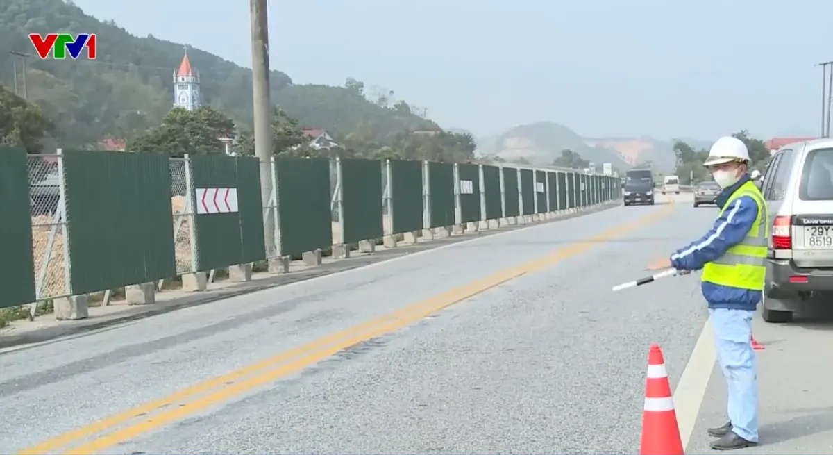 Đảm bảo an to&agrave;n cao tốc Nội B&agrave;i - L&agrave;o Cai khi vừa thi c&ocirc;ng, vừa khai th&aacute;c - Ảnh 1.