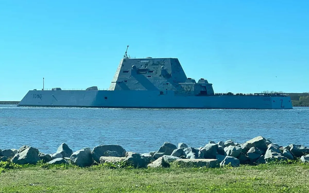 Tàu USS Zumwalt (DDG-1000) đang hoạt động trong các thử nghiệm (Ảnh: X/WarshipCam)