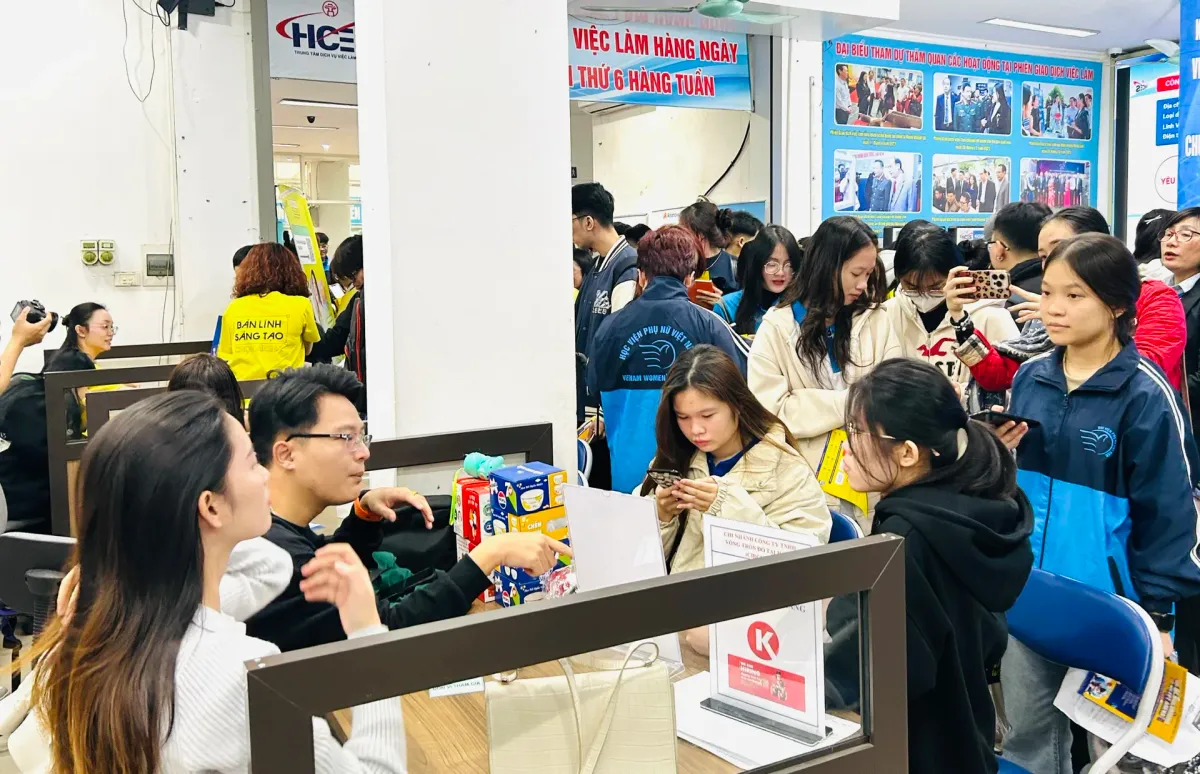 Hà Nội tạo hơn 222.000 việc làm mới, tỉ lệ thất nghiệp giảm xuống dưới 3%- Ảnh 1. Hà Nội tạo hơn 222.000 việc làm mới, tỉ lệ thất nghiệp giảm xuống dưới 3%- Ảnh 1.