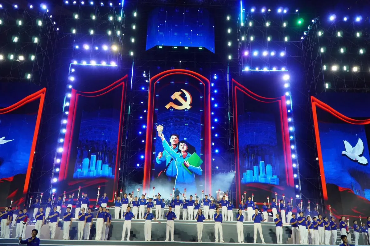 Chương trình nghệ thuật “Ánh sáng niềm tin và khát vọng” chào mừng thành công Đại hội XIV của Đảng - Ảnh 1.