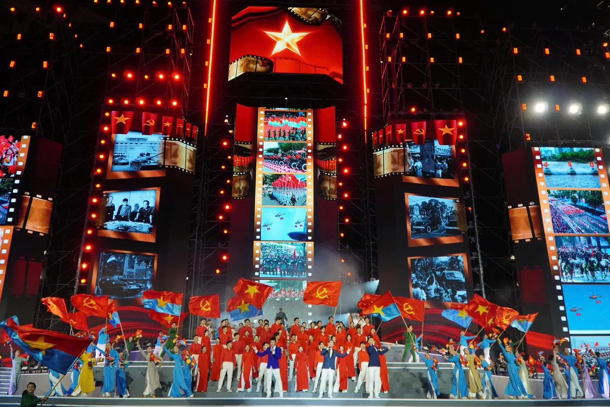 Chương trình nghệ thuật “Ánh sáng niềm tin và khát vọng” chào mừng thành công Đại hội XIV của Đảng - Ảnh 2.