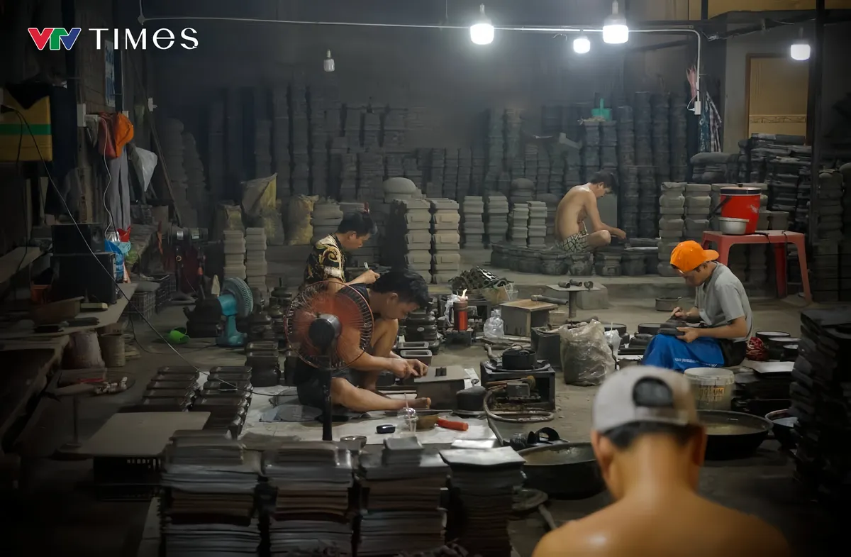 Làng nghề ở TP Hồ Chí Minh tất bật trong mùa Tết - Ảnh 6.