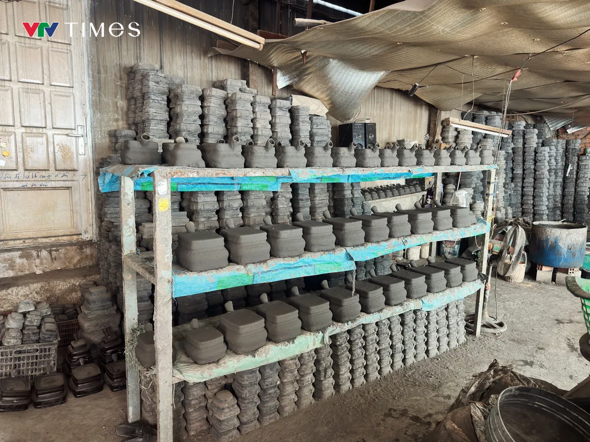 Làng nghề ở TP Hồ Chí Minh tất bật trong mùa Tết - Ảnh 8.