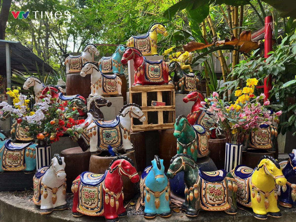 Làng nghề ở TP Hồ Chí Minh tất bật trong mùa Tết - Ảnh 3.