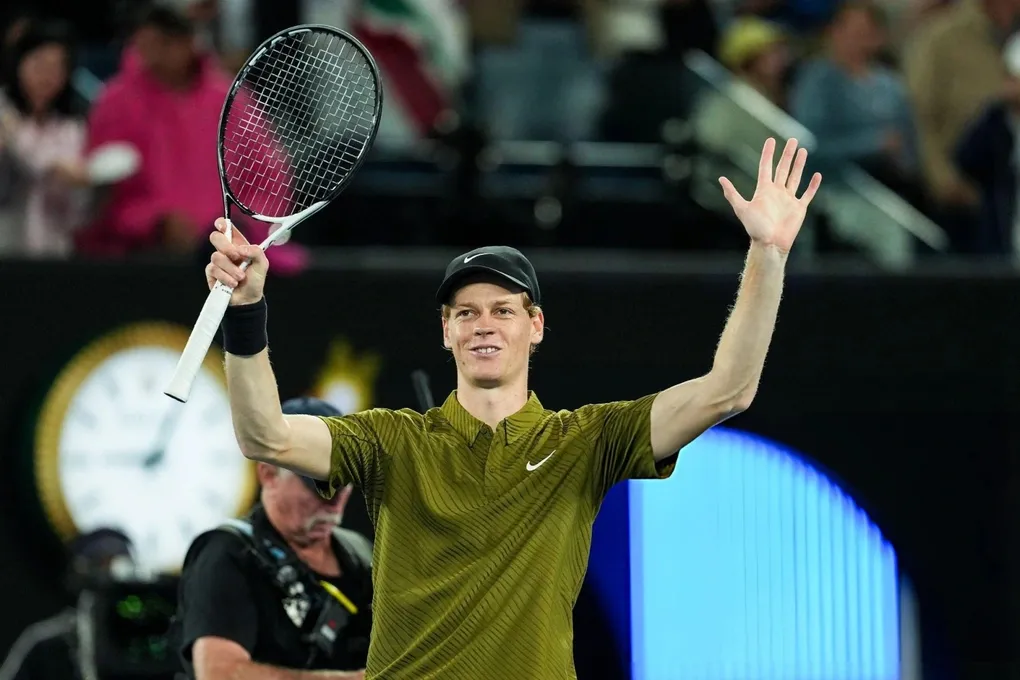 Sinner thắng dễ, Djokovic thẳng tiến tại Australian Open- Ảnh 1. Sinner thắng dễ, Djokovic thẳng tiến tại Australian Open- Ảnh 1.