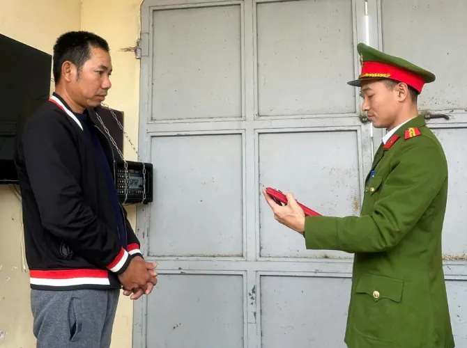 D&ugrave;ng sổ đỏ giả lừa b&aacute;n đất chiếm đoạt hơn 700 triệu đồng- Ảnh 1.