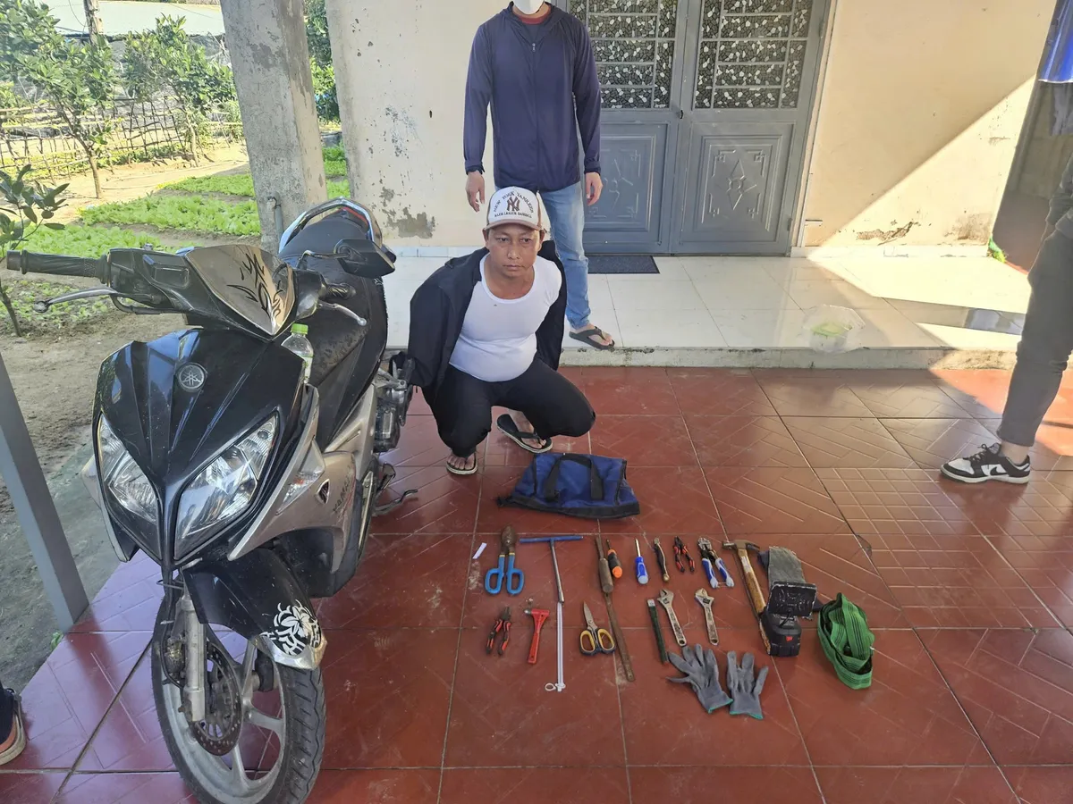 Bắt đối tượng đột nhập c&ocirc;ng ty trộm cắp t&agrave;i sản trị gi&aacute; h&agrave;ng trăm triệu đồng- Ảnh 1.