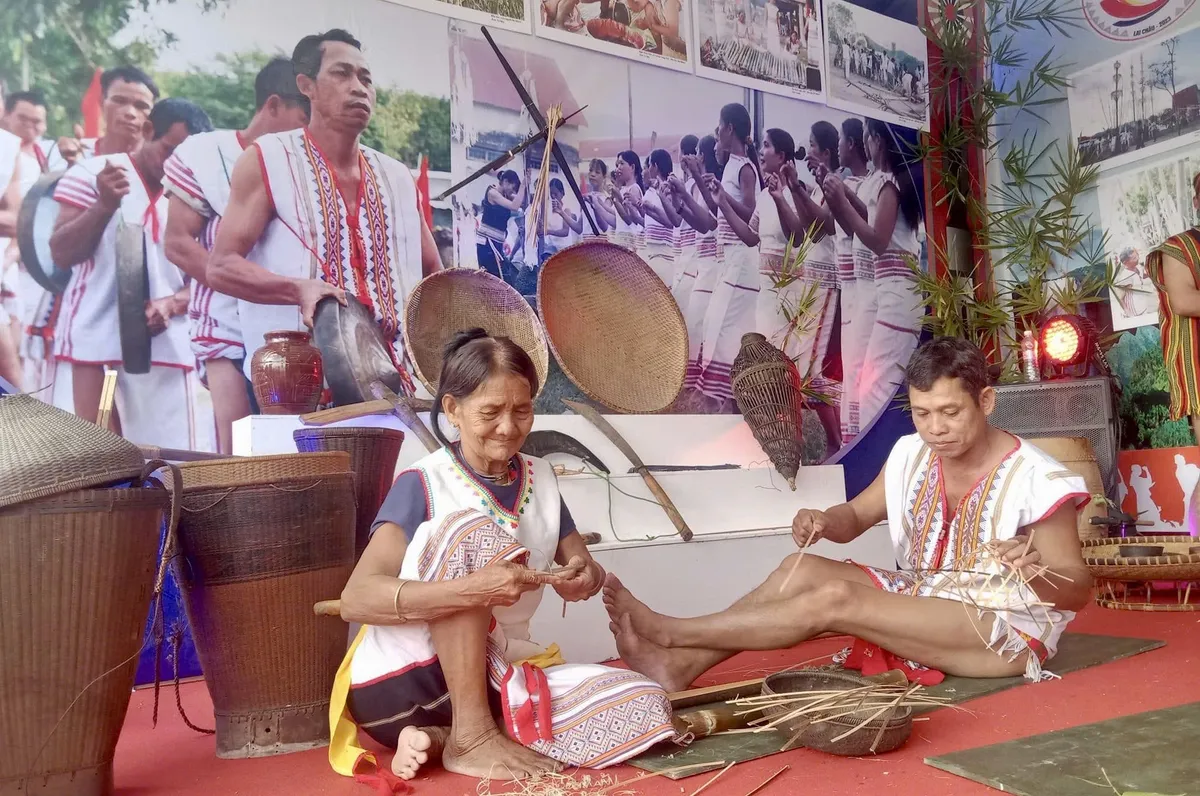 Đồng b&agrave;o Rơ Măm ơn Đảng- Ảnh 6.