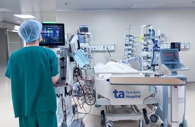 Trầy xước ng&oacute;n ch&acirc;n, nam thanh ni&ecirc;n 25 tuổi nguy kịch v&igrave; nhiễm &ldquo;vi khuẩn ăn thịt người&rdquo;- Ảnh 1.