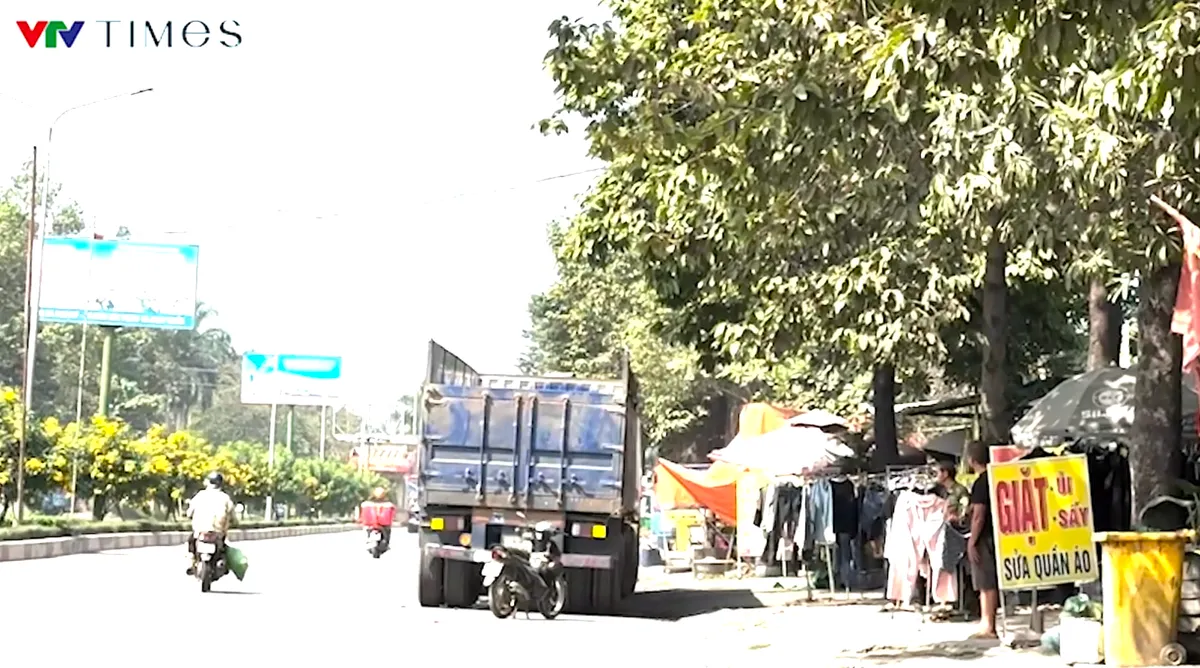 TP Hồ Chí Minh: Va chạm với xe container trong KCN Phú Mỹ, một phụ nữ tử vong- Ảnh 1. TP Hồ Chí Minh: Va chạm với xe container trong KCN Phú Mỹ, một phụ nữ tử vong- Ảnh 1.