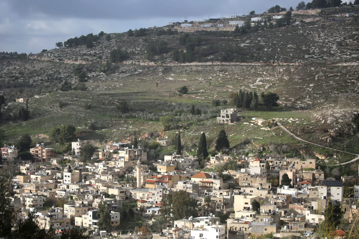 Israel ph&ecirc; duyệt giấy ph&eacute;p sử dụng s&uacute;ng cho 18 khu định cư bất hợp ph&aacute;p ở Bờ T&acirc;y  - Ảnh 1.