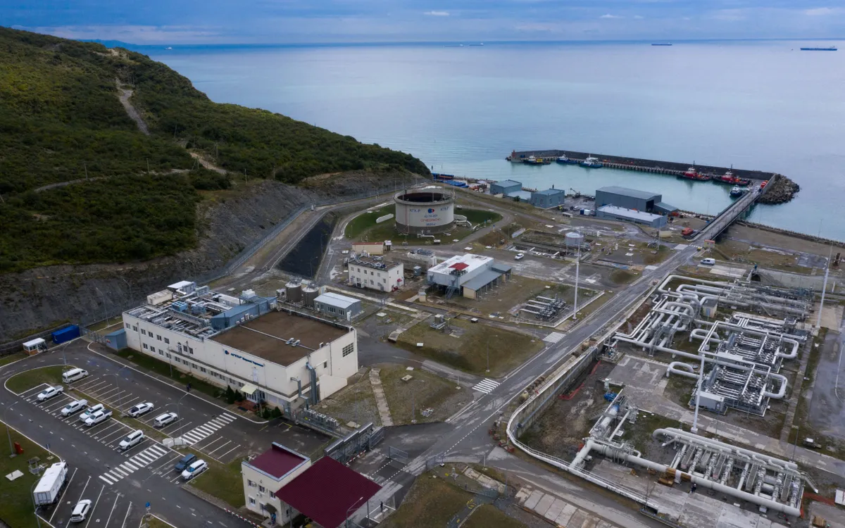 Một tòa chung cư bị hư hại do cuộc tấn công của Nga ở Kryvyi Rih, Ukraine, ngày 22/1/2026 (Ảnh: AP)